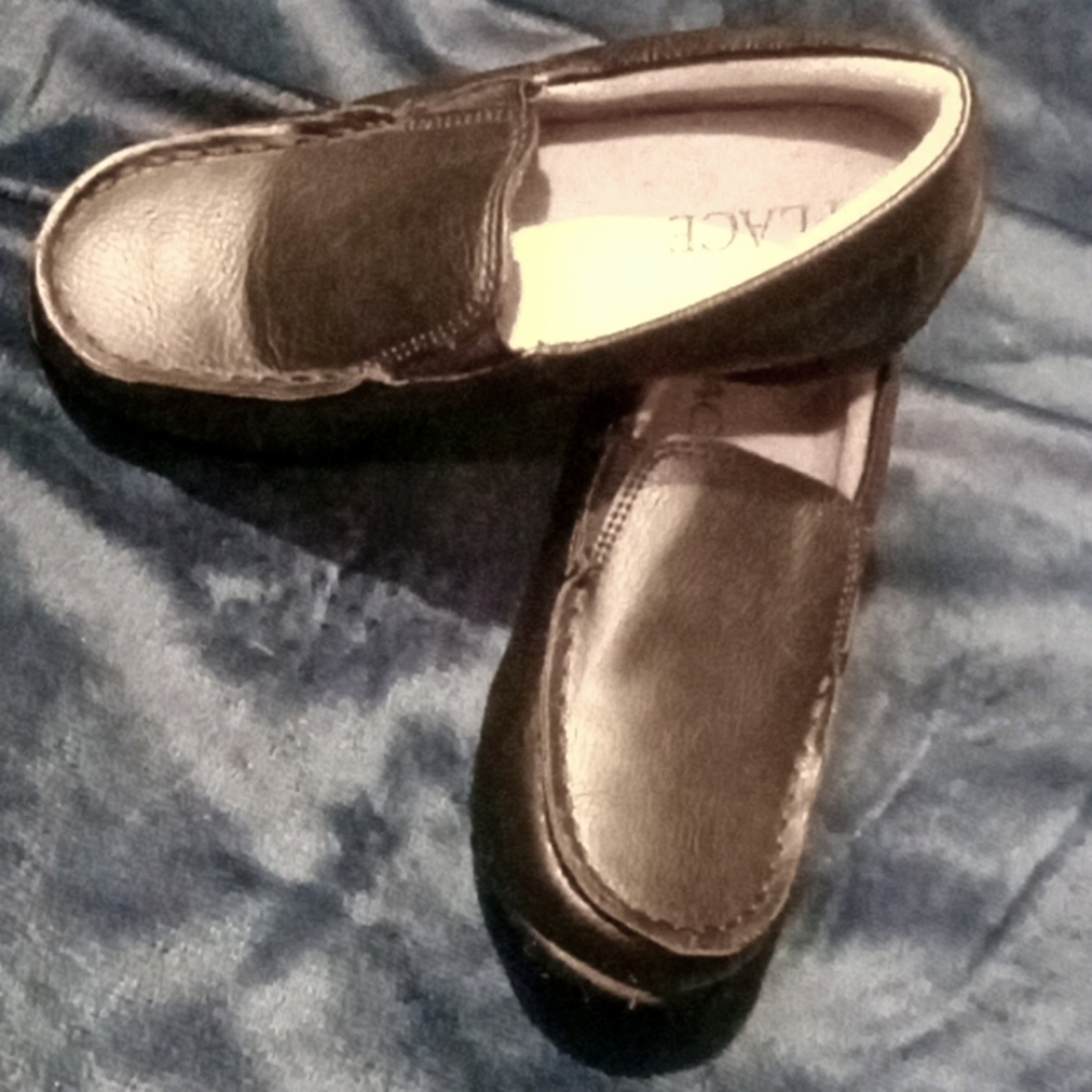 Black dress shoe